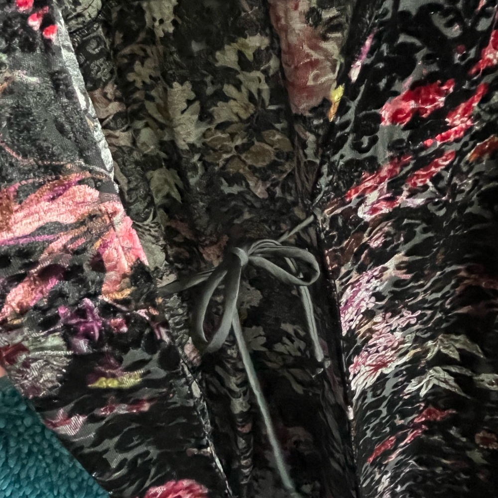Xhilaration XXL Black Floral Duster - Picture 6 of 8